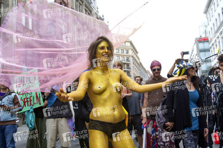 Demoparade gegen Fashion Terror und für Faire Mode und Trashion, Berlin