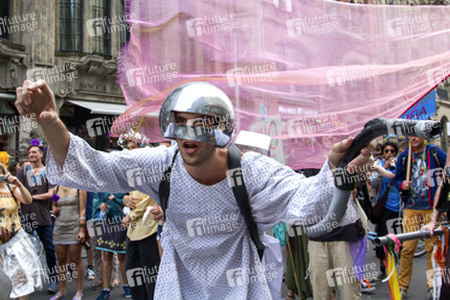 Demoparade gegen Fashion Terror und für Faire Mode und Trashion, Berlin