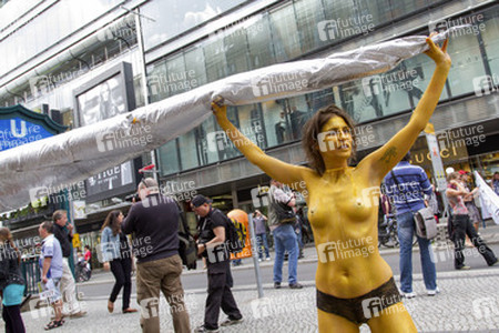 Demoparade gegen Fashion Terror und für Faire Mode und Trashion, Berlin
