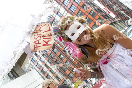Demoparade gegen Fashion Terror und für Faire Mode und Trashion, Berlin
