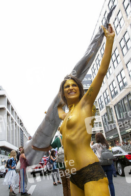 Demoparade gegen Fashion Terror und für Faire Mode und Trashion, Berlin