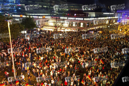 Autocorso nach dem Sieg im Finalspiel Deutschland gegen Argentinien, Berlin