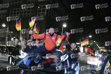 Autocorso nach dem Sieg im Finalspiel Deutschland gegen Argentinien, Berlin