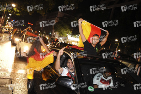 Autocorso nach dem Sieg im Finalspiel Deutschland gegen Argentinien, Berlin
