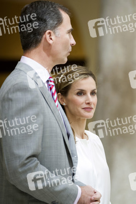Spanish Royals Receive 'Ruta Quetzal BBVA 2014' Youth Group, Madrid