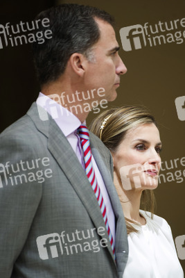 Spanish Royals Receive 'Ruta Quetzal BBVA 2014' Youth Group, Madrid