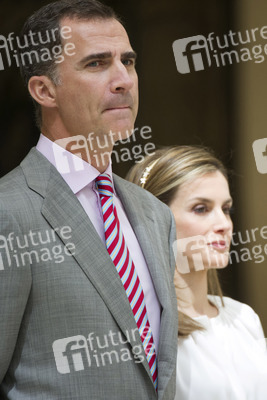 Spanish Royals Receive 'Ruta Quetzal BBVA 2014' Youth Group, Madrid