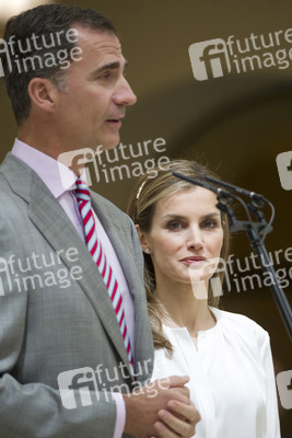 Spanish Royals Receive 'Ruta Quetzal BBVA 2014' Youth Group, Madrid