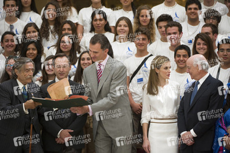Spanish Royals Receive 'Ruta Quetzal BBVA 2014' Youth Group, Madrid