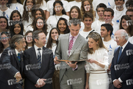 Spanish Royals Receive 'Ruta Quetzal BBVA 2014' Youth Group, Madrid