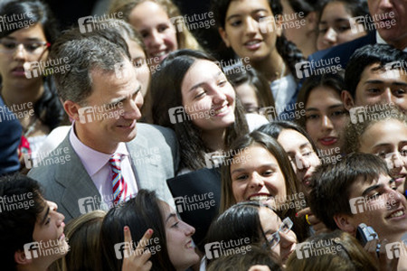 Spanish Royals Receive 'Ruta Quetzal BBVA 2014' Youth Group, Madrid
