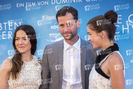 'Die geliebten Schwestern' Premiere, Weimar