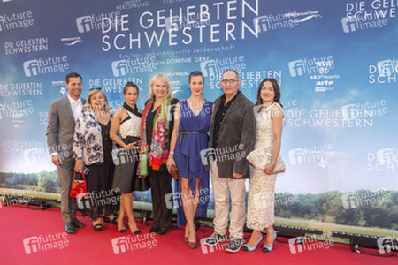 'Die geliebten Schwestern' Premiere, Weimar