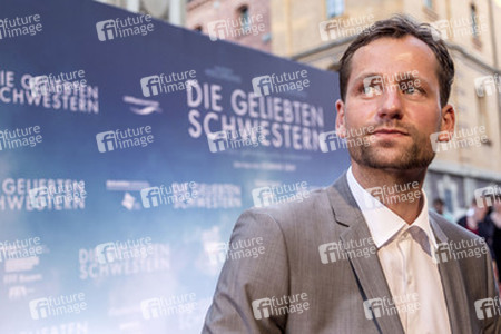 'Die geliebten Schwestern' Premiere, Weimar
