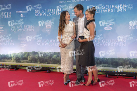 'Die geliebten Schwestern' Premiere, Weimar