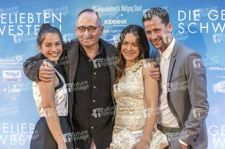 'Die geliebten Schwestern' Premiere, Weimar