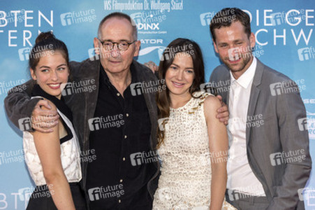 'Die geliebten Schwestern' Premiere, Weimar