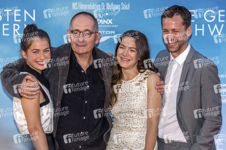 'Die geliebten Schwestern' Premiere, Weimar