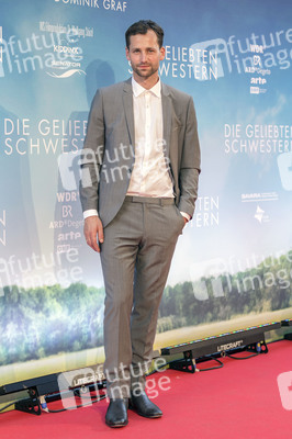 'Die geliebten Schwestern' Premiere, Weimar