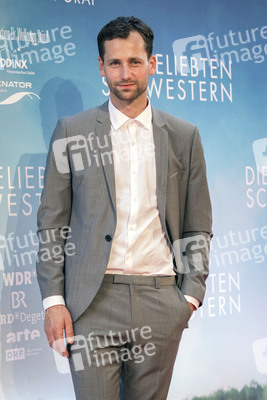 'Die geliebten Schwestern' Premiere, Weimar