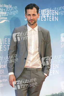 'Die geliebten Schwestern' Premiere, Weimar