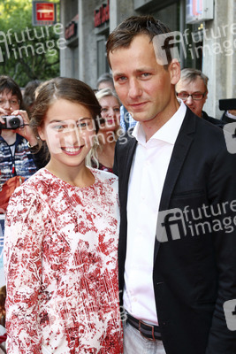'Die geliebten Schwestern' Premiere, Essen