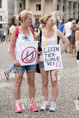 Protest für die Abschaffung der Pferdekutschen in Berlin