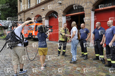Henning Baum zu Besuch auf der Feuerwache 1300 , Berlin