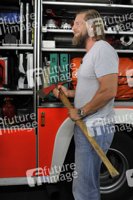 Henning Baum zu Besuch auf der Feuerwache 1300 , Berlin
