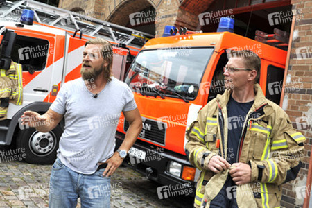 Henning Baum zu Besuch auf der Feuerwache 1300 , Berlin