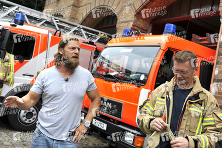 Henning Baum zu Besuch auf der Feuerwache 1300 , Berlin