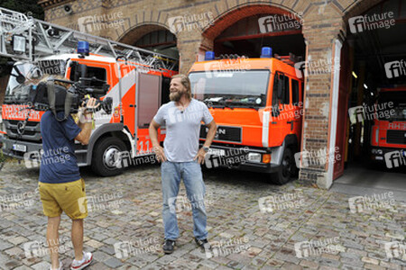 Henning Baum zu Besuch auf der Feuerwache 1300 , Berlin