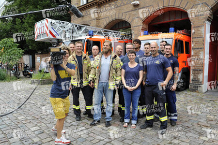 Henning Baum zu Besuch auf der Feuerwache 1300 , Berlin