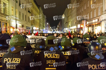 Demonstration am Kreuzberger Oranienplatz, Berlin