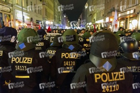 Demonstration am Kreuzberger Oranienplatz, Berlin
