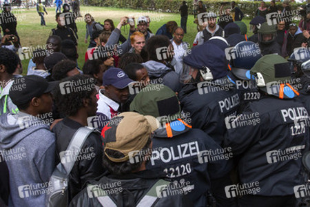 Flüchtlinge protestieren am Kreuzberger Oranienplatz, Berlin