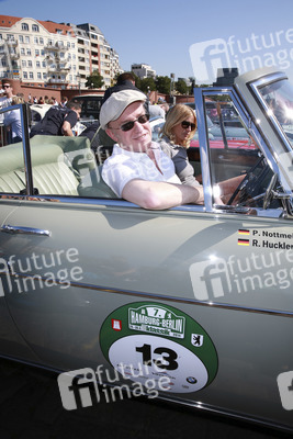 Start der 7. Hamburg-Berlin-Klassik Oldie-Rallye, Hamburg