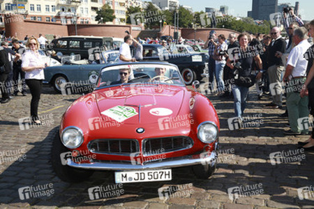 Start der 7. Hamburg-Berlin-Klassik Oldie-Rallye, Hamburg