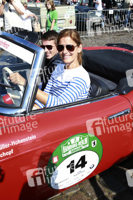 Start der 7. Hamburg-Berlin-Klassik Oldie-Rallye, Hamburg