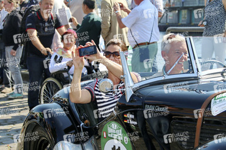 Start der 7. Hamburg-Berlin-Klassik Oldie-Rallye, Hamburg