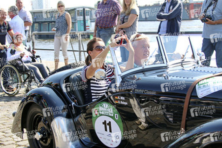 Start der 7. Hamburg-Berlin-Klassik Oldie-Rallye, Hamburg