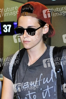Kristen Stewart Leaves Japan