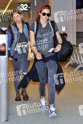 Kristen Stewart Leaves Japan