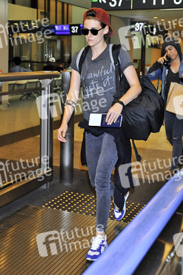 Kristen Stewart Leaves Japan