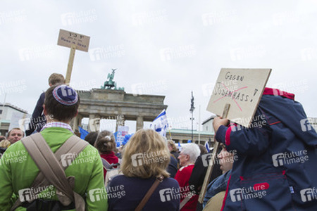 'Deutschland steht auf: Nie wieder Judenhass!' Demonstration, Berlin