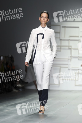 J.JS Lee Fashion Show, London Fashion Week