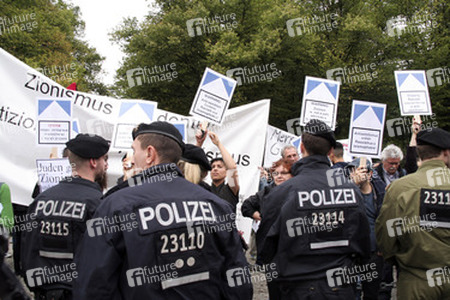'Deutschland steht auf: Nie wieder Judenhass!' Demonstration, Berlin