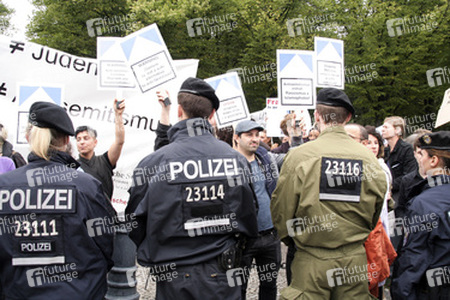 'Deutschland steht auf: Nie wieder Judenhass!' Demonstration, Berlin