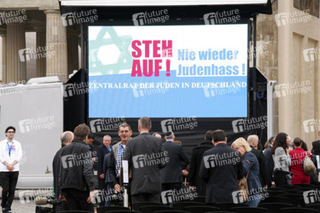 'Deutschland steht auf: Nie wieder Judenhass!' Demonstration, Berlin