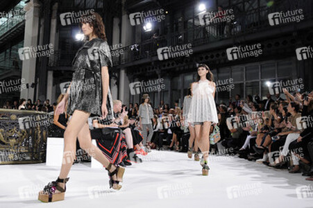 John Galliano Fashion Show, Fashion Week Paris